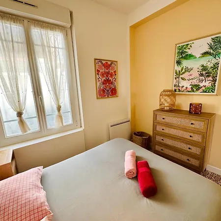 Au Coeur De La Ville, 2 Pieces *